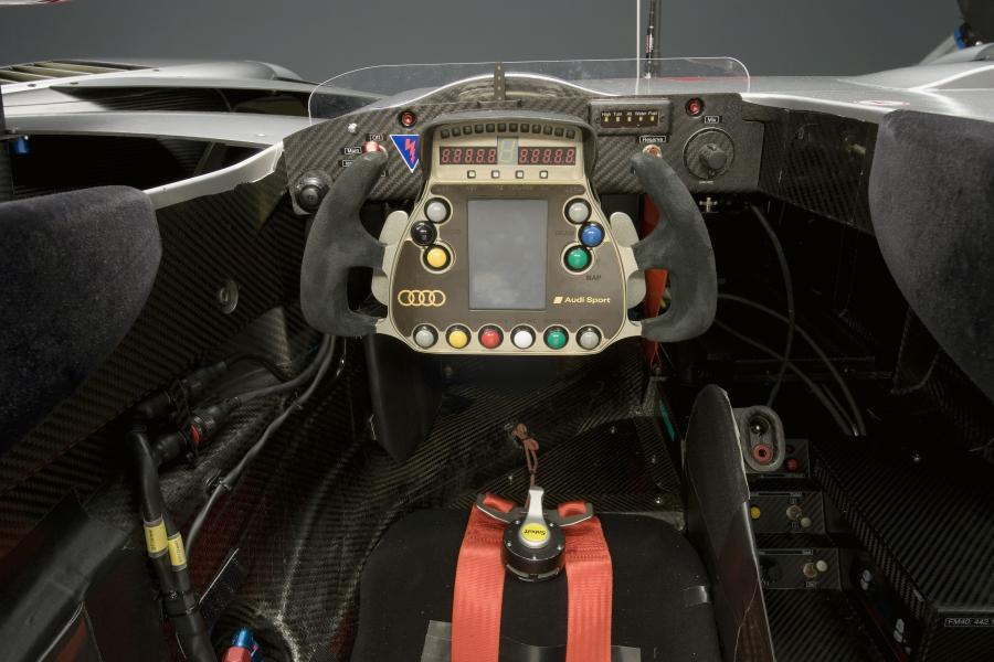 Торпедо Audi R15 TDI 2009 года  (фото 62 из 78)
